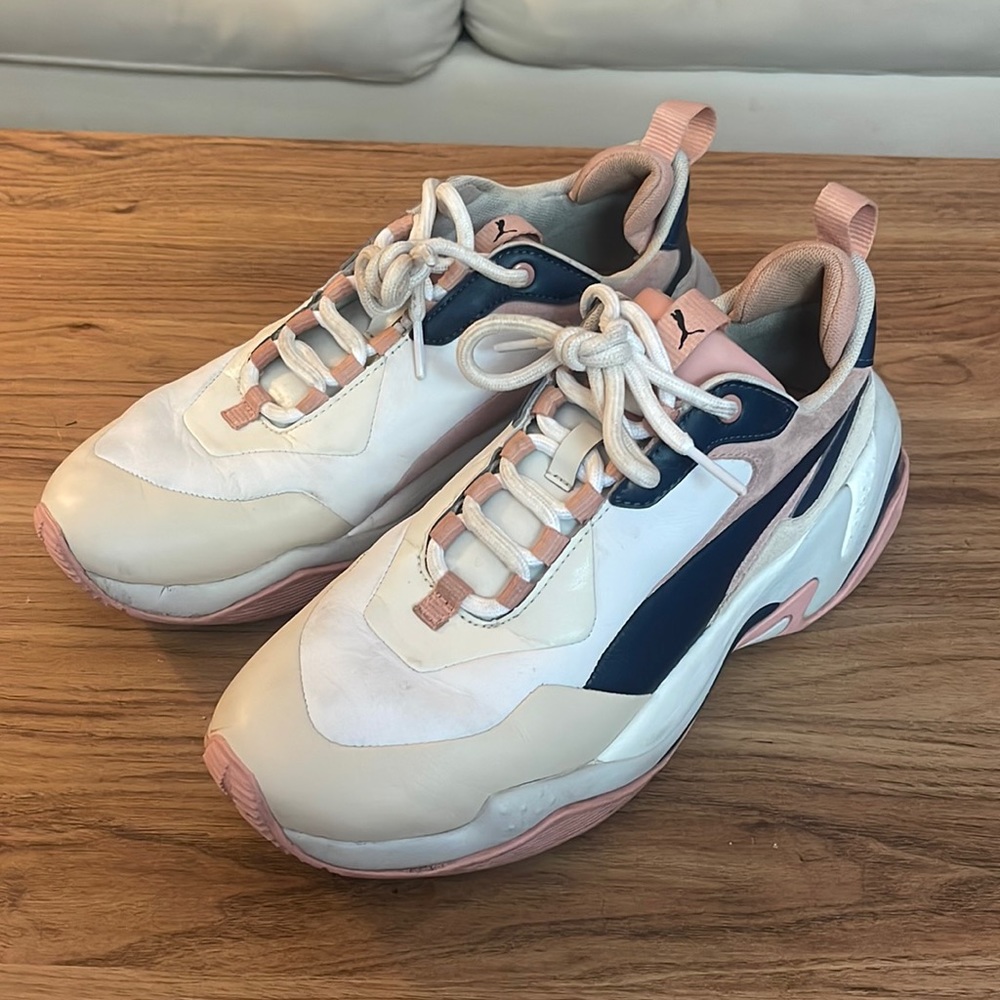Puma women’s sneakers/tennis shoes size 10
